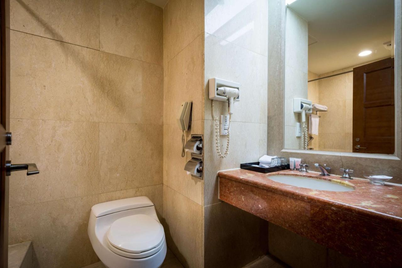 Grand View Hotel Yuanlin Room photo