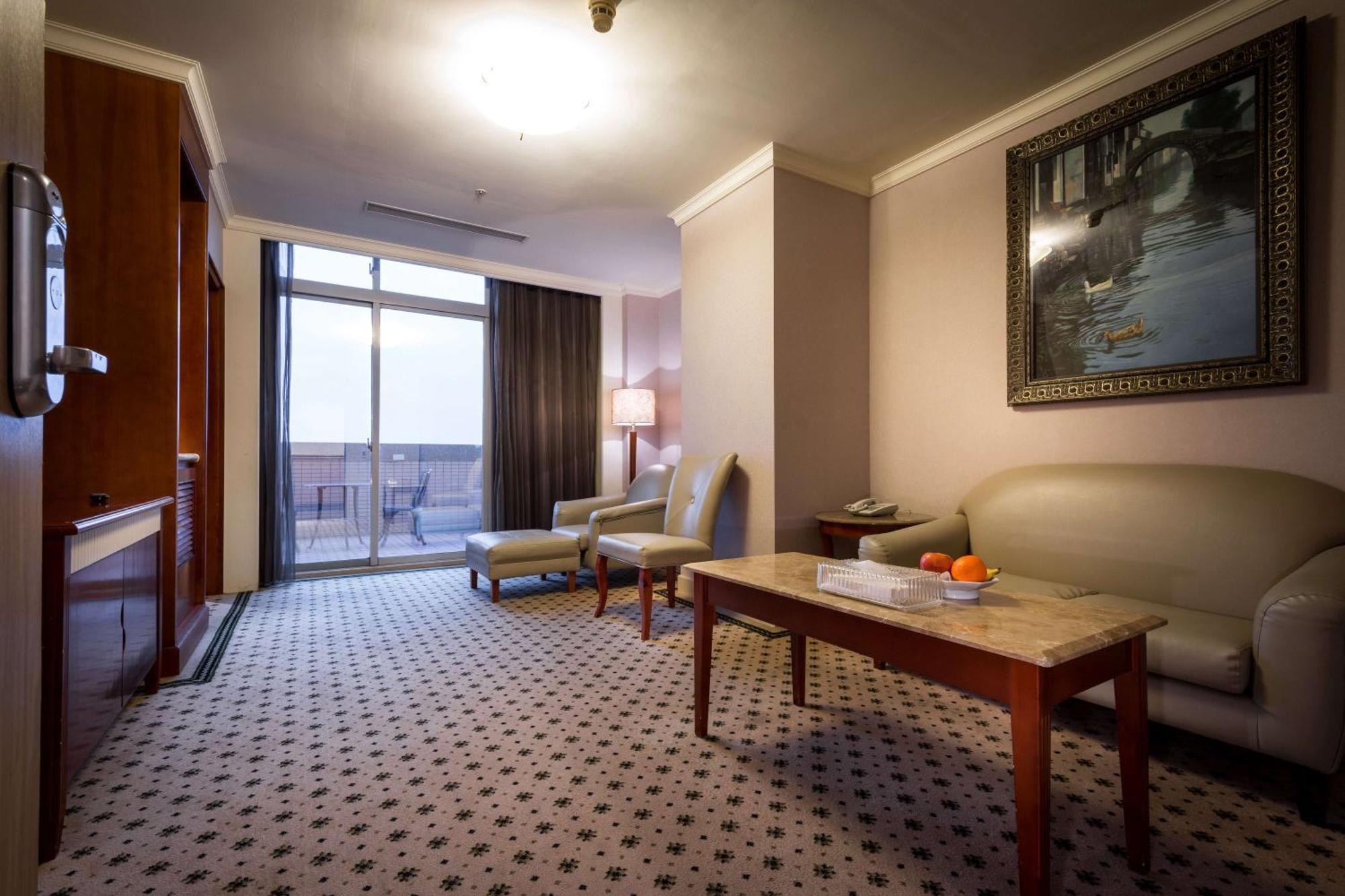 Grand View Hotel Yuanlin Room photo