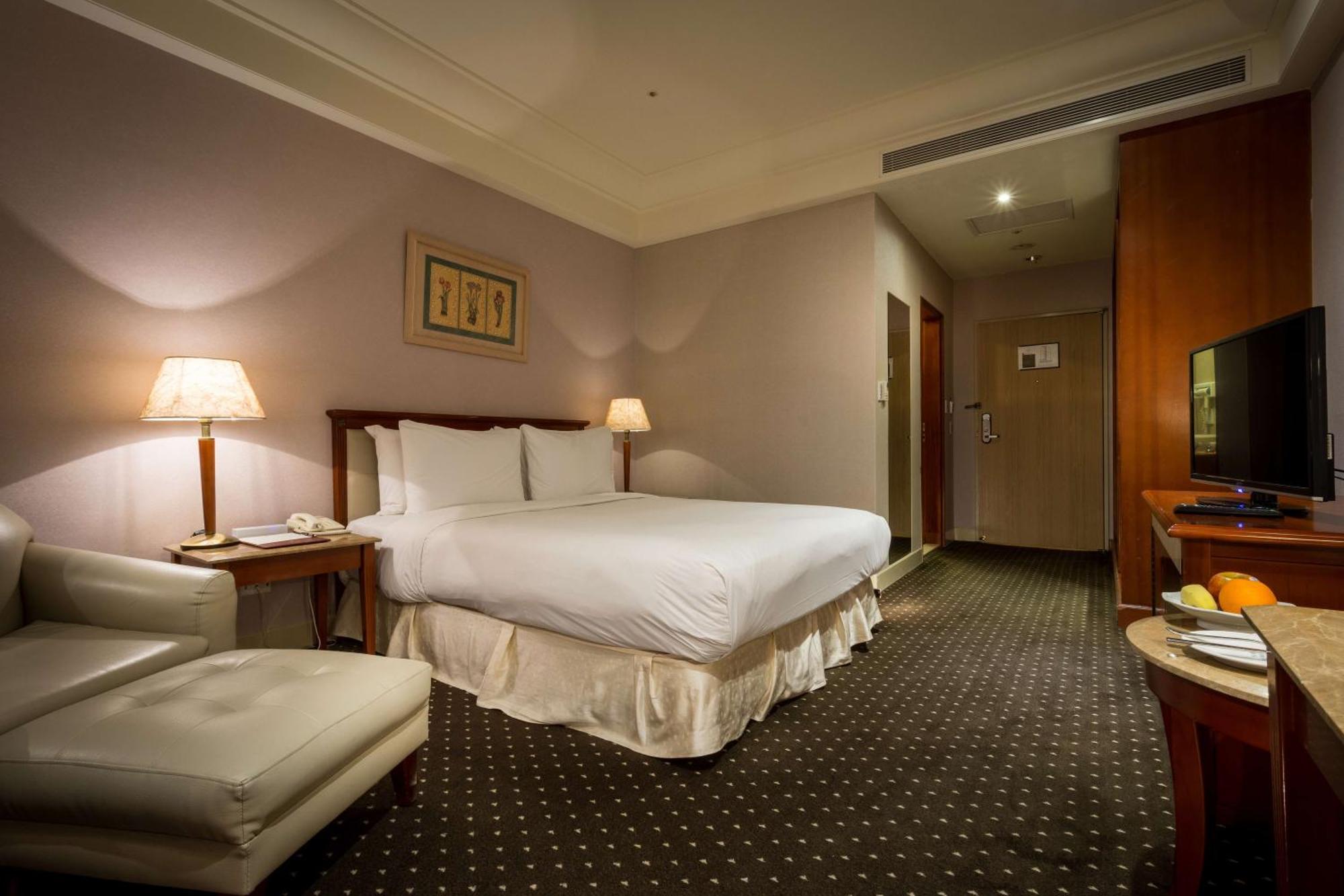 Grand View Hotel Yuanlin Room photo