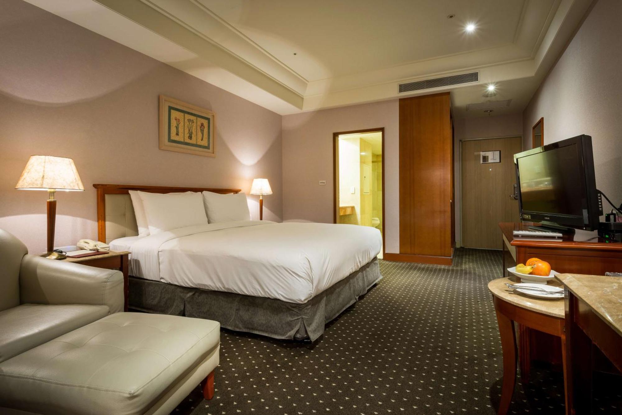 Grand View Hotel Yuanlin Room photo