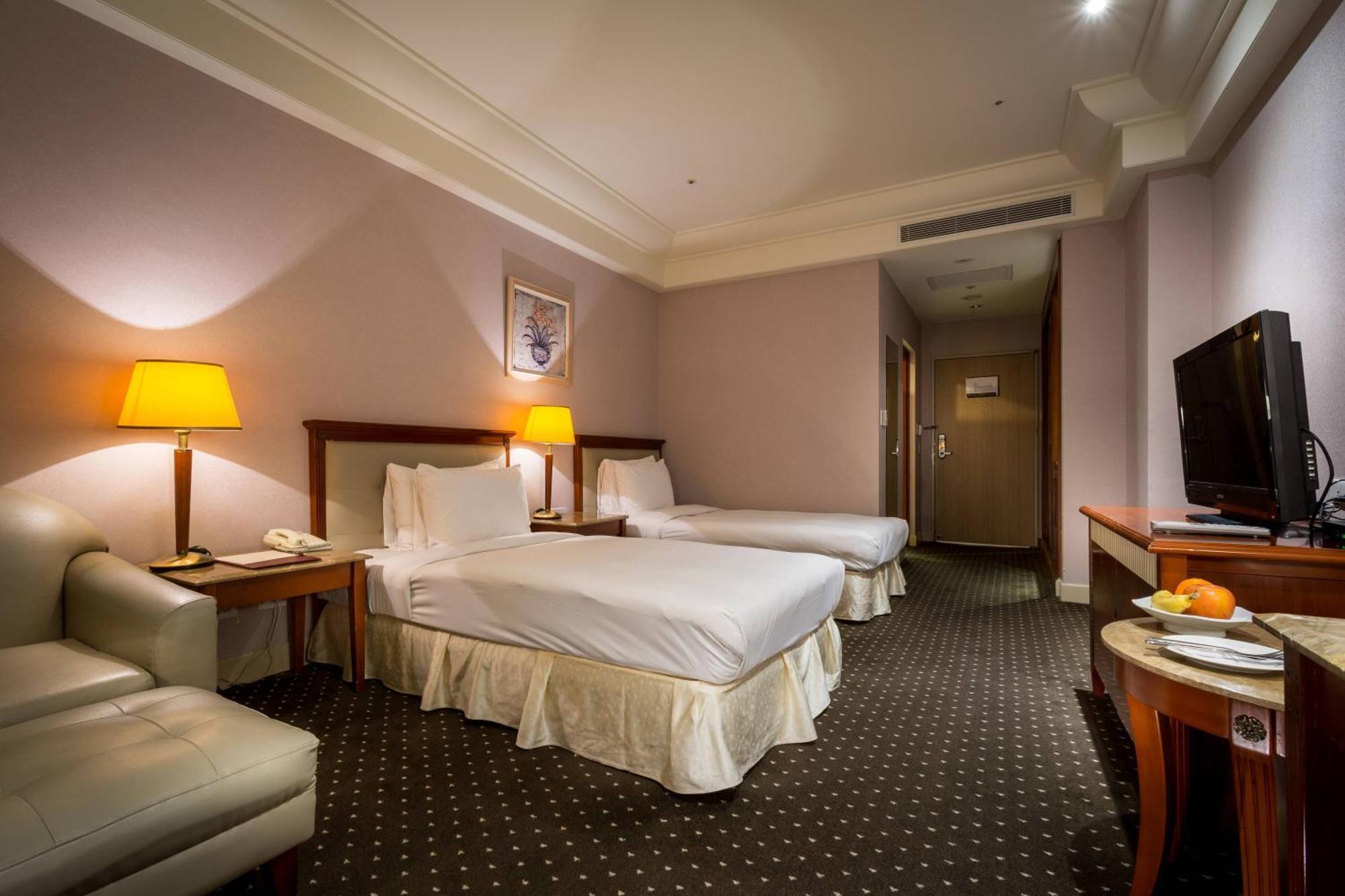Grand View Hotel Yuanlin Room photo