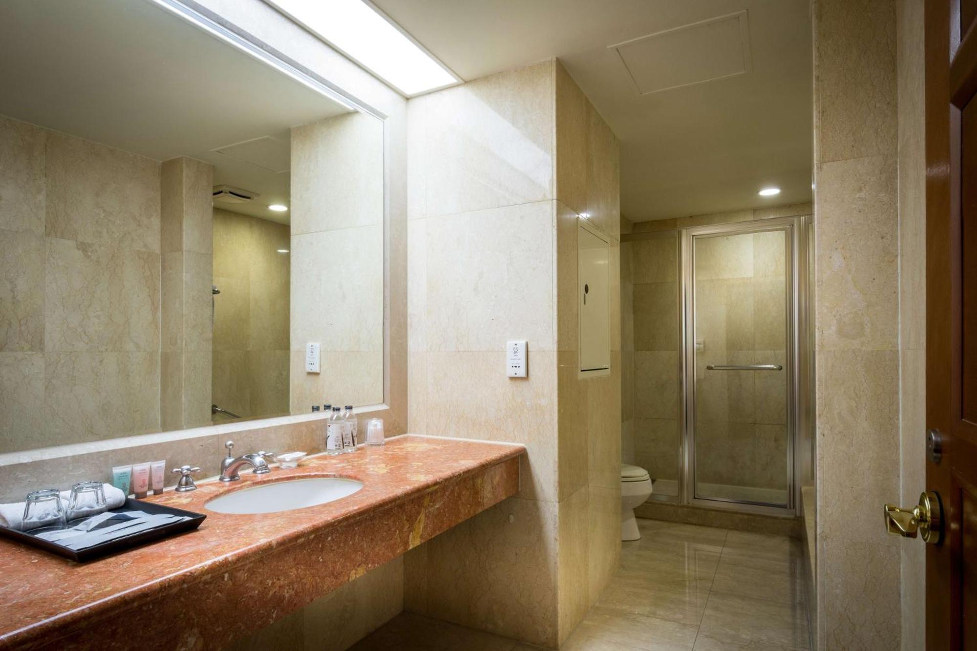 Grand View Hotel Yuanlin Room photo