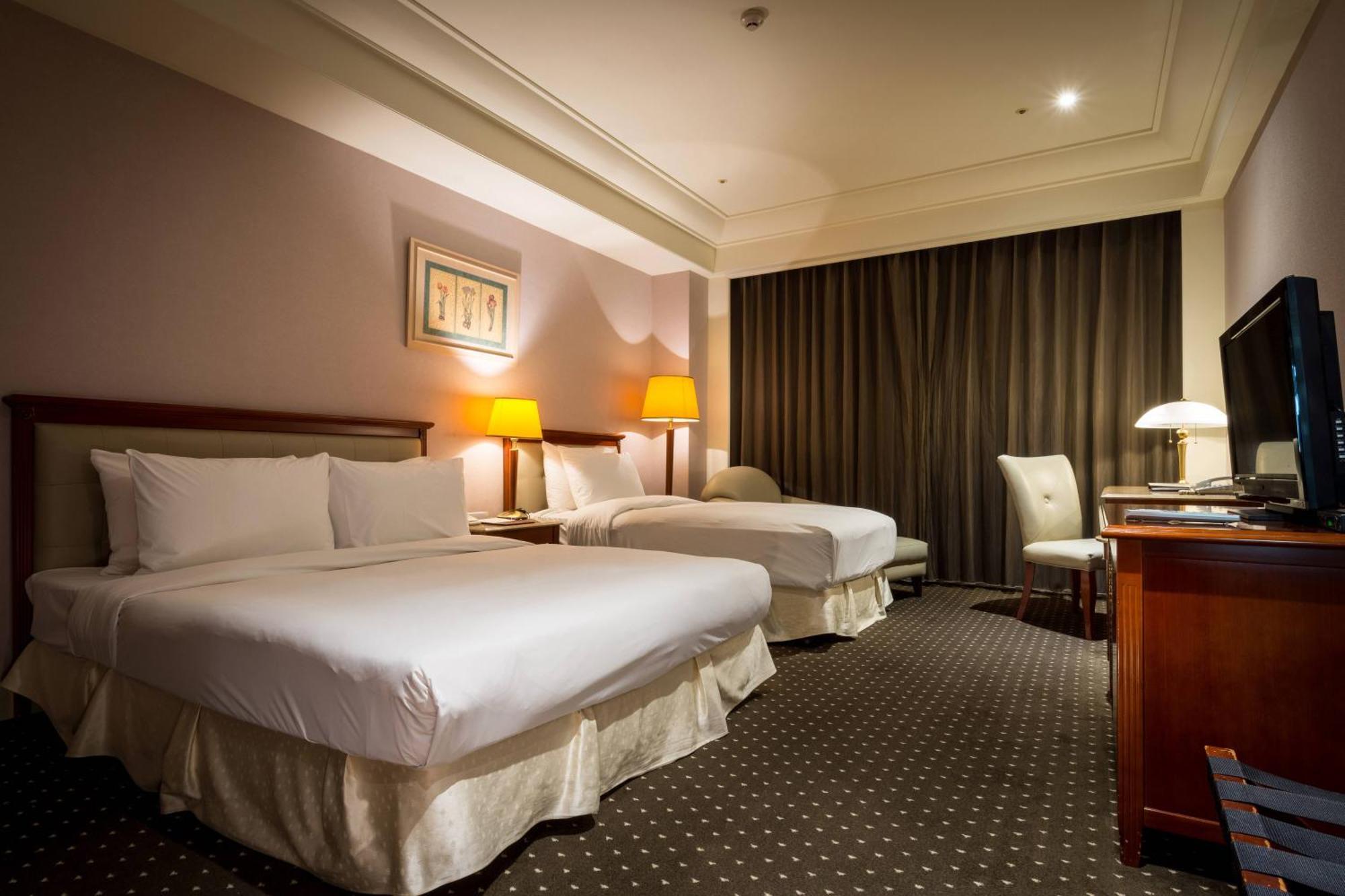 Grand View Hotel Yuanlin Room photo