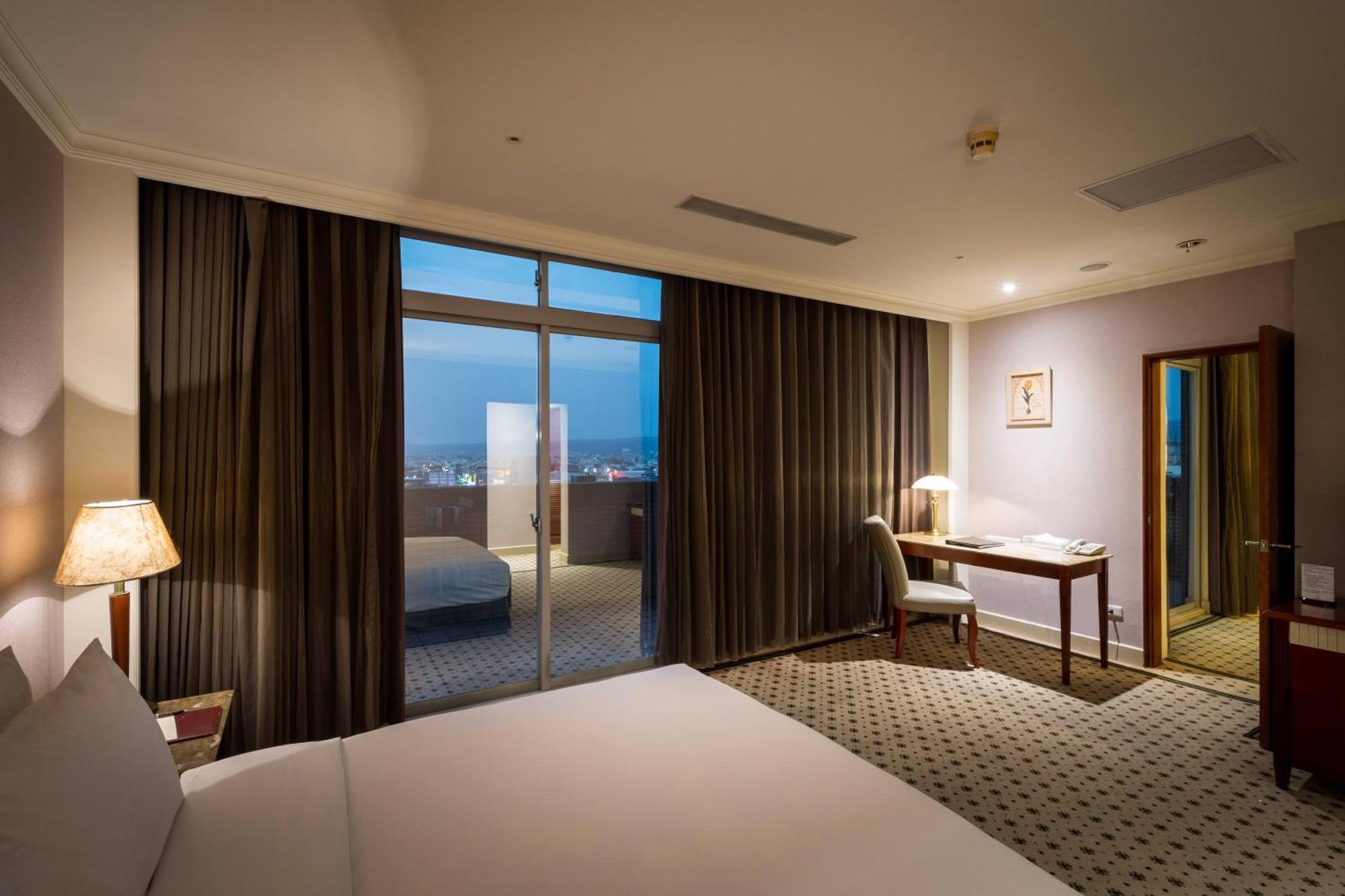 Grand View Hotel Yuanlin Room photo
